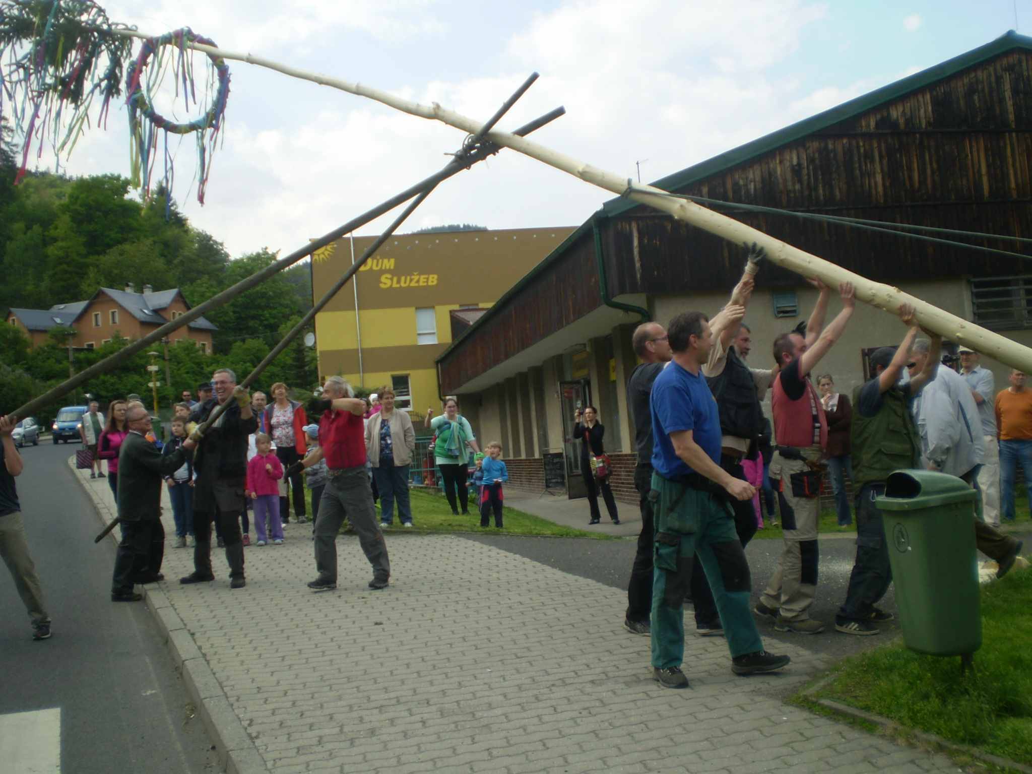 1. maj 2014staveni majky 012